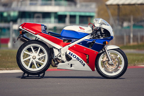 La Honda VFR750R RC30 (1987) : la moto d'homologation devenue objet de culte