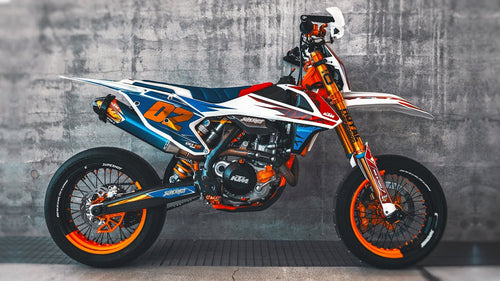 Le supermotard : la moto tout-terrain chaussée en slicks qui a conquis le bitume