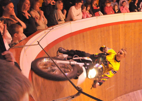 Le Wall of Death : le « Mur de la Mort », la moto à la verticale