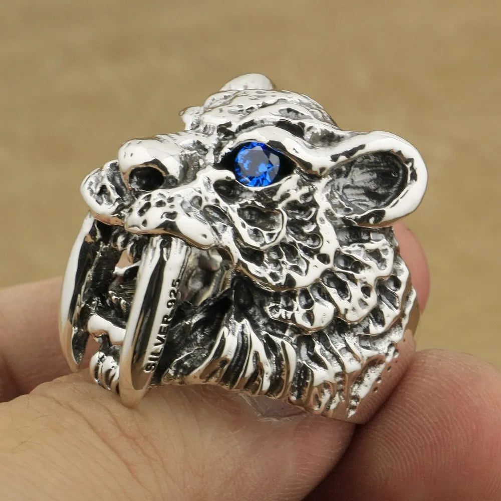 Bague Biker Tigre a Dents de Sabre en Argent Antre du Motard