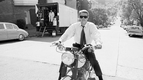 Steve McQueen, « the King of Cool » et la moto : légende sur deux roues