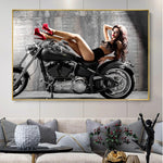 Poster Moto Femme en Talon Allongée